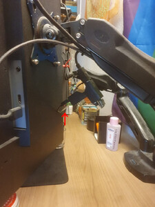 USB Hub hidden behind displays (2)